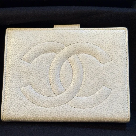 Chanel White Leather Wallet - Picture 2 of 16